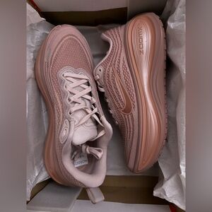 BRAND NEW Nike Vomero Plus